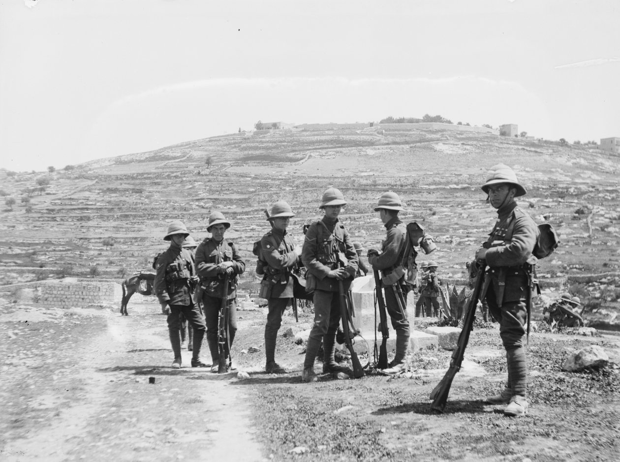 الجنود البريطانيون خارج القدس ، خلال أعمال الشغب المعادية لليهود ، 1920 (صور من وزن الجسم) بواسطة غير معروف غير معروف