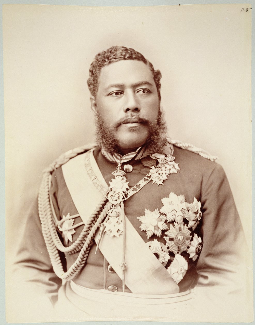 الملك Kalakaua (1836-1891) ، أواخر القرن التاسع عشر (صورة بني داكن) بواسطة غير معروف