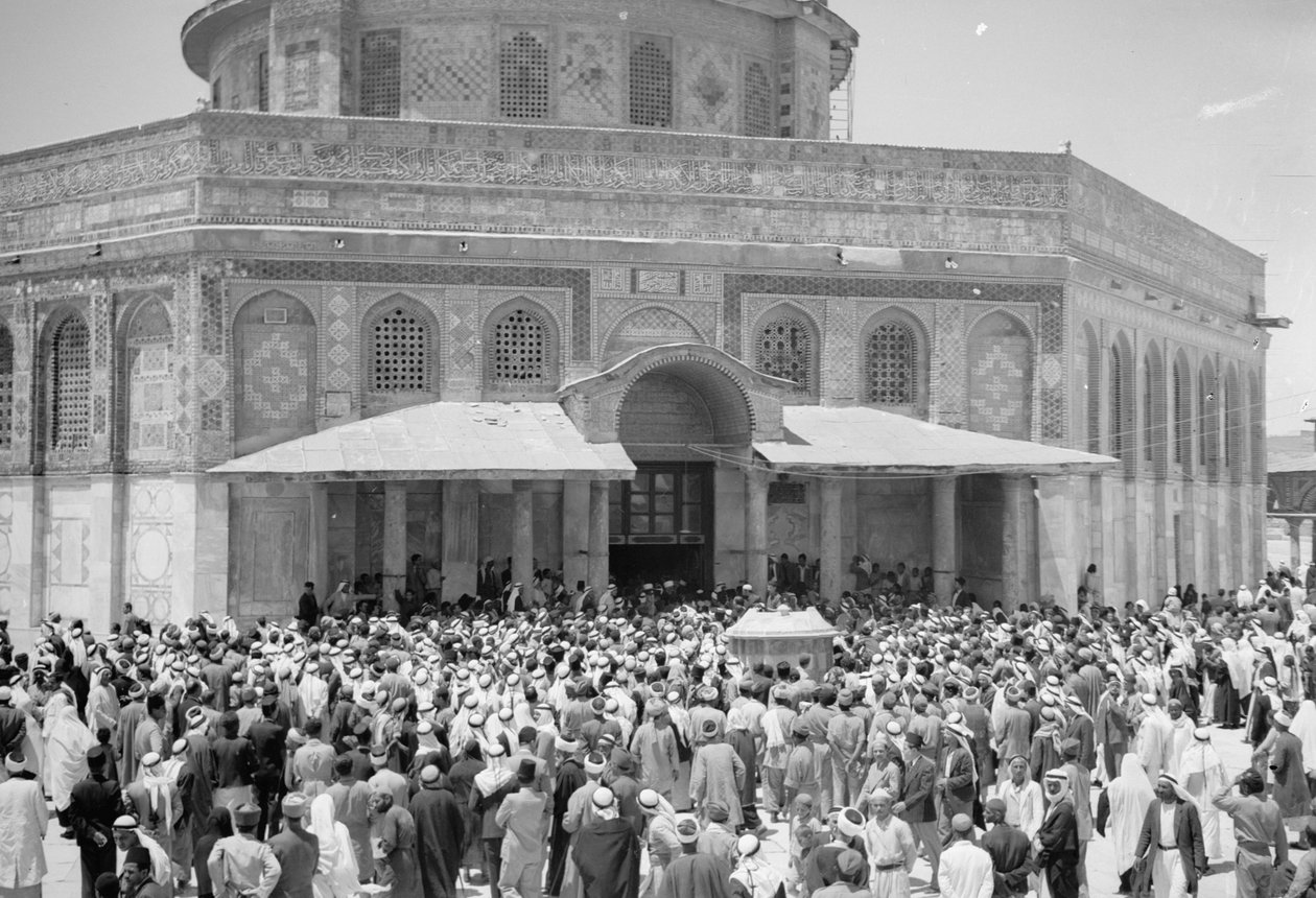 زيارة نحاس باشا لقبة الصخرة ، 1943 (صورة من وزن الجسم) بواسطة غير معروف غير معروف