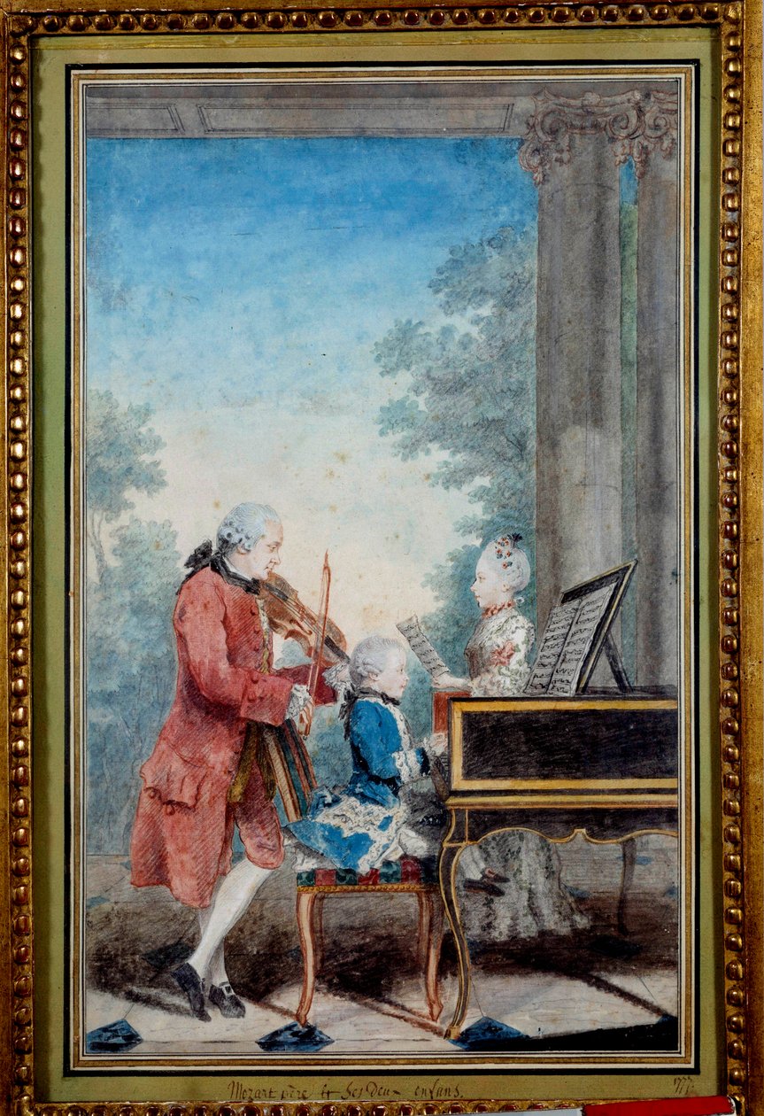 Wolfgang Amadeus Mozart (1756-1791) عندما كان طفلاً يعزف على البيانو مع والده وأخته بواسطة كارمونتيل