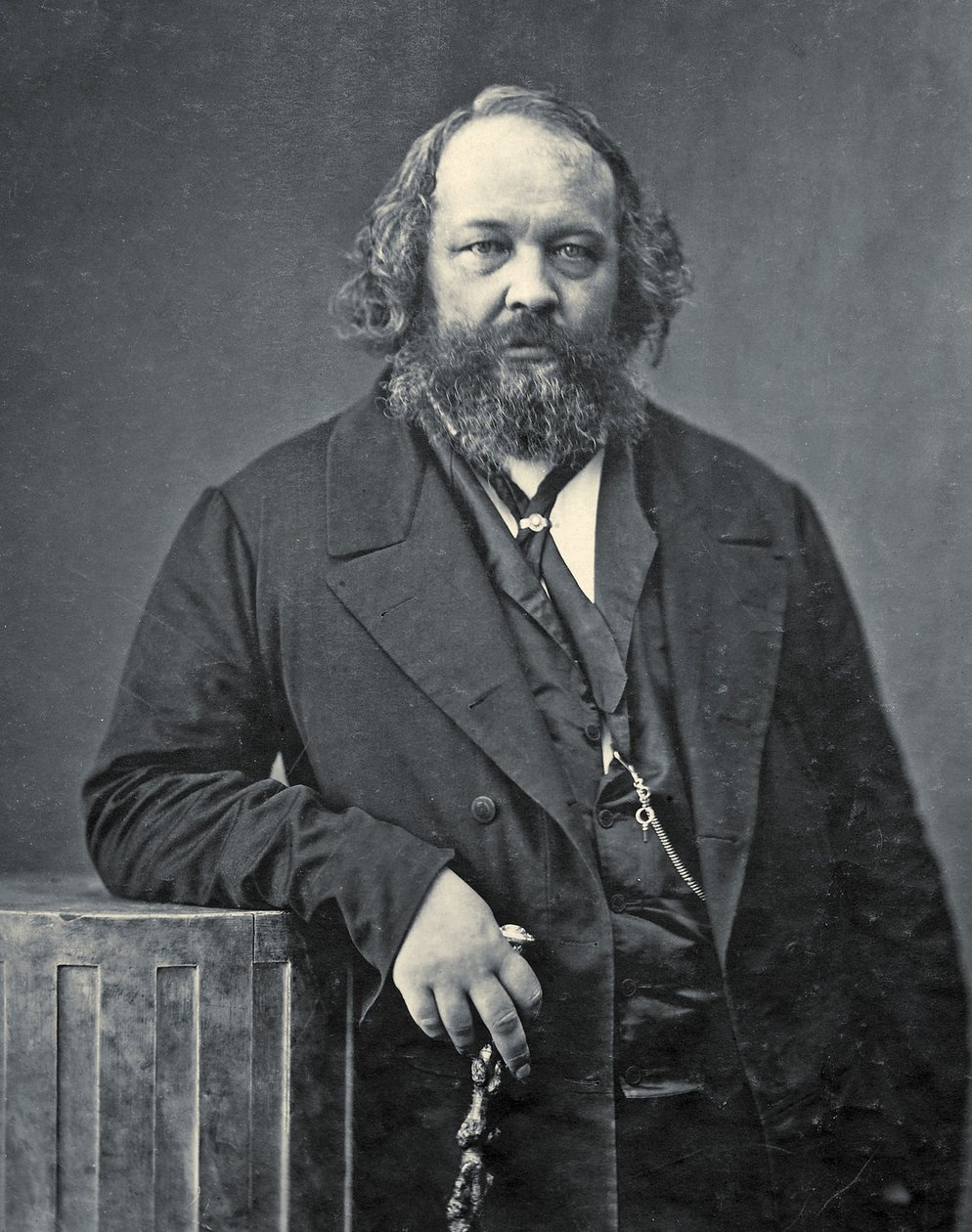 صورة ميخائيل ألكساندروفيتش باكونين ، حوالي 1860 (صورة بالأبيض والأسود) بواسطة نادار