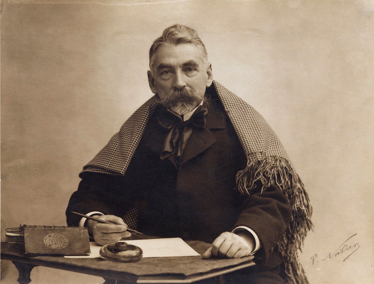 صورة لستيفان مالارم (1842-1898) ، بقلم نادار ، غاسبارد فيليكس (1820-1910). صور الألبومين بواسطة نادار