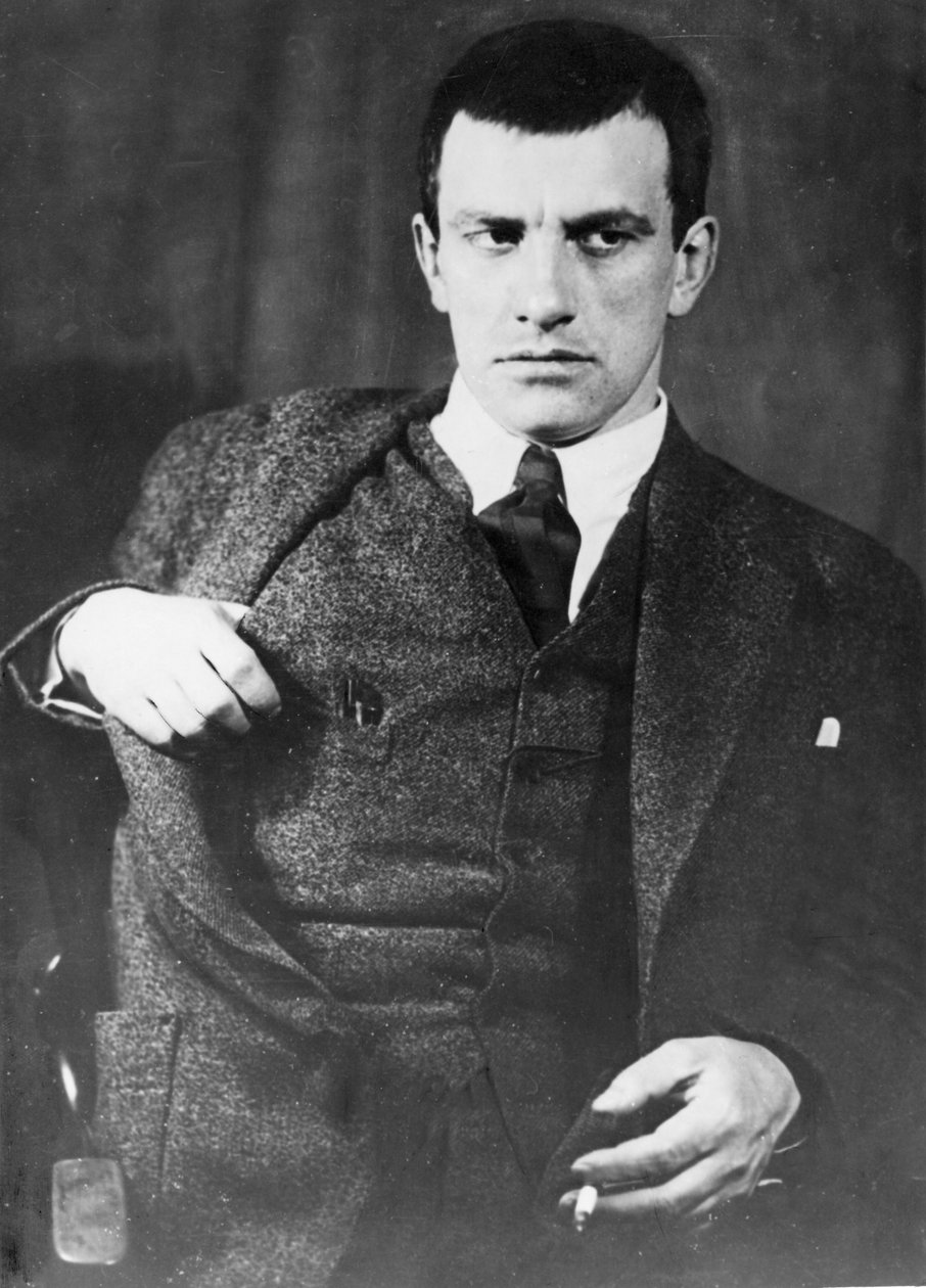 فلاديمير ماياكوفسكي (1893-1930) ، الشاعر السوفييتي ، كاتب مسرحي وداعي. بواسطة غير معروف