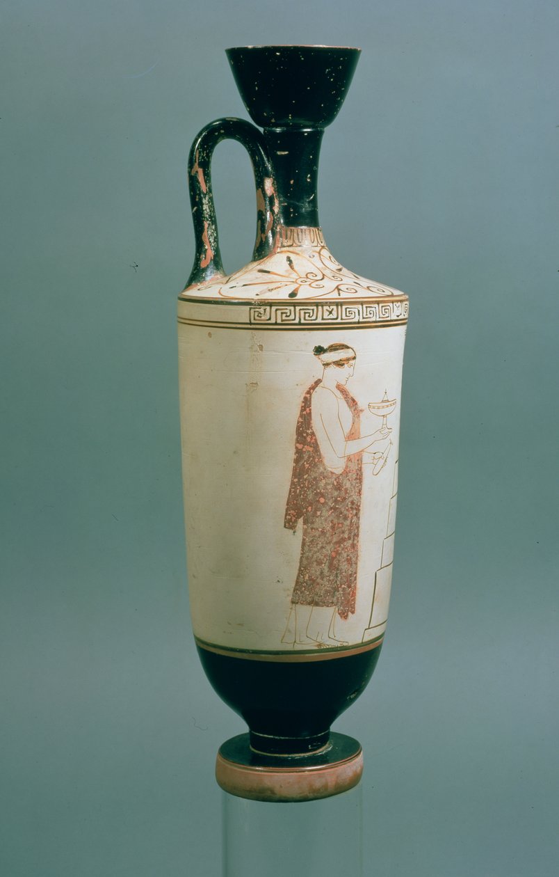 علية lekythos علية بيضاء مزينة بامرأة تحمل وعاءًا للعطور والألابسترون ، من Laurium ، Attica ، (سيراميك) (لرؤية المستقيم 104792) بواسطة رسام أخيل