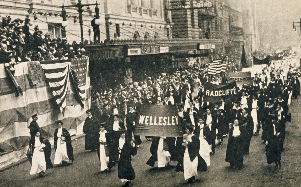 موكب Suffragette ، خارج مسرح أديلفي ، نيويورك ، 1910 بواسطة مصور أمريكي