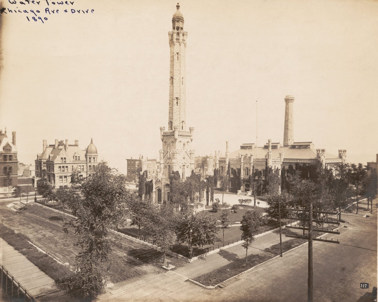 منظر لبرج شيكاغو أفينيو المائي ومحطة الضخ ، شيكاغو ، 1890 بواسطة مصور أمريكي