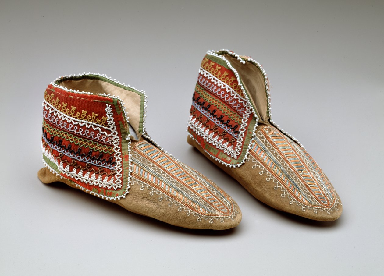 زوج من الاخفاف ، Iroquois ، c.1830 بواسطة المدرسة الأمريكية