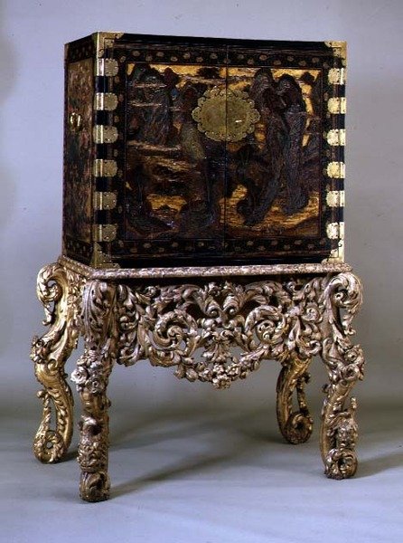 خزانة على حامل خشب gilt ، c.1680 (خزانة) بواسطة المدرسة الهولندية
