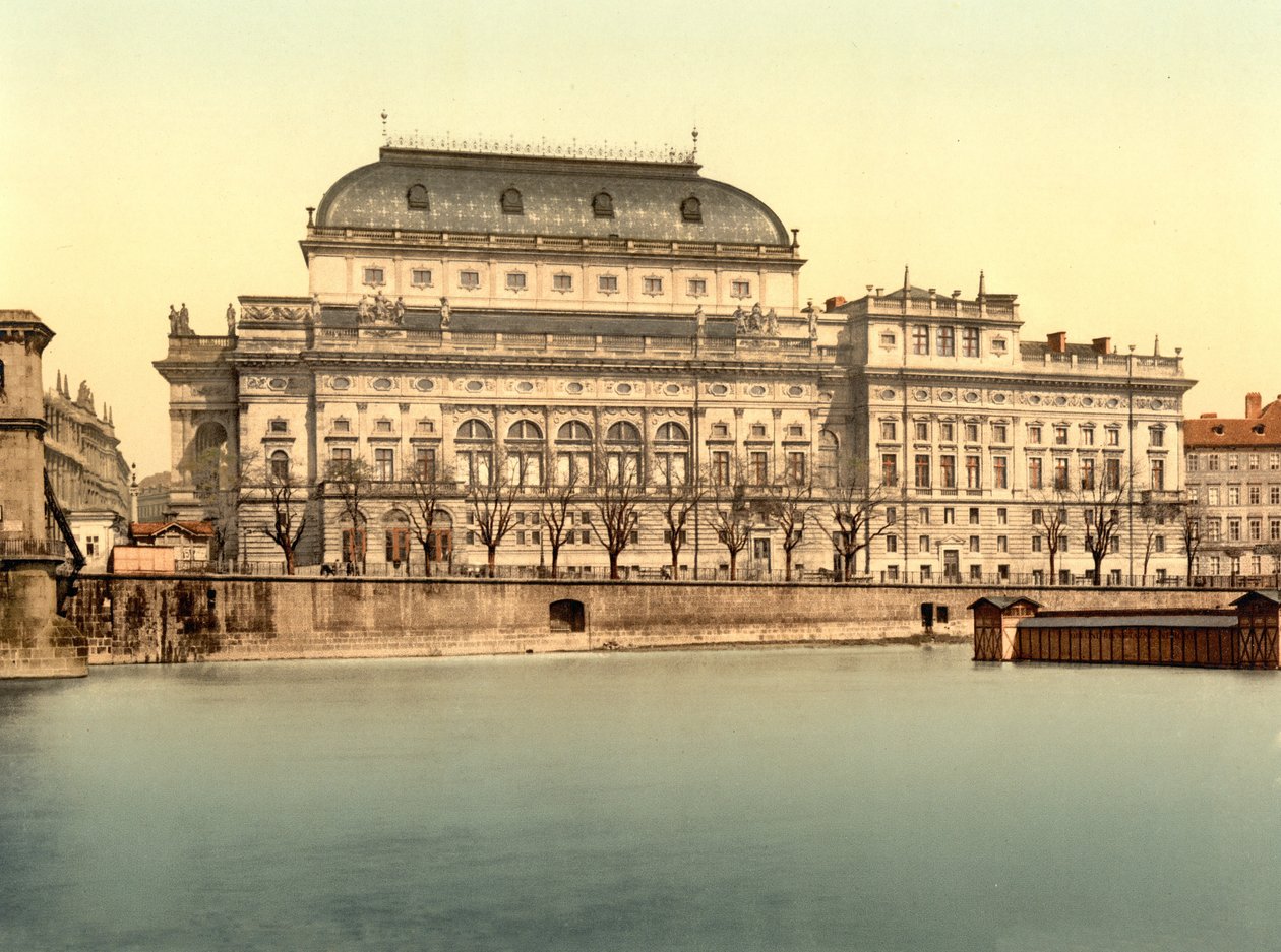 المسرح الوطني في براغ ، حانة. c.1890-1900 (الطباعة الحجرية الملونة) بواسطة مصور انجليزى