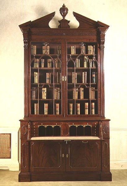 خزانة كتب Chippendale مكسورة مع زخارف قوطية ، c.1760 بواسطة مدرسة اللغة الإنجليزية