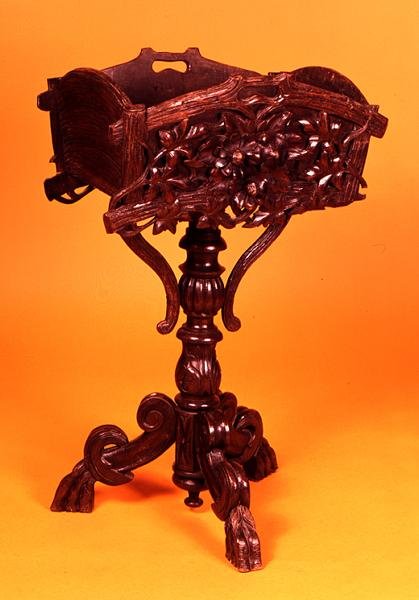 Jardiniere ، c.1830 (البلوط المنحوت) (للاطلاع على مناظر مختلفة ، انظر أيضًا 147809 و 147810) بواسطة مدرسة اللغة الإنجليزية