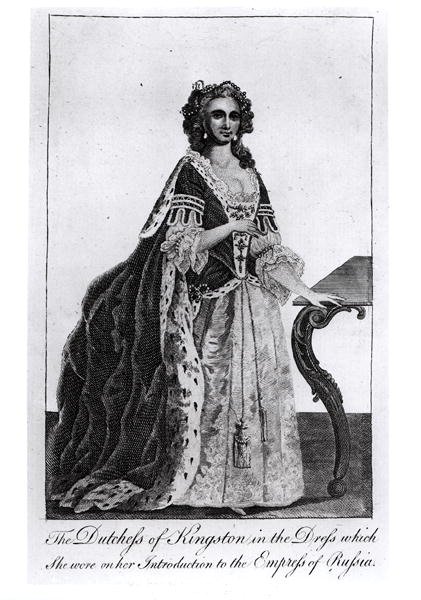 دوقة كينغستون (1720-88) في الفستان الذي ارتدته عند تقديمها لإمبراطورة روسيا بواسطة مدرسة اللغة الإنجليزية