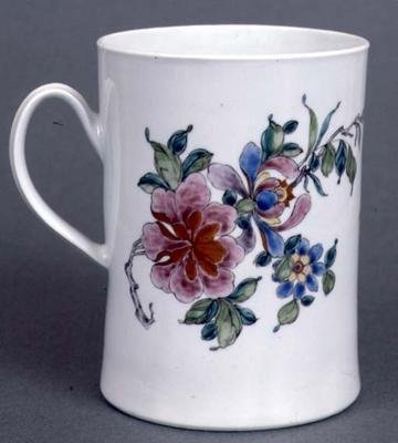 صهريج ورسيستر من شكل أسطواني مزين برذاذ من البرقوق المنمق في لوحة ورد العائلة ، c.1750-55 (سيراميك) بواسطة مدرسة اللغة الإنجليزية