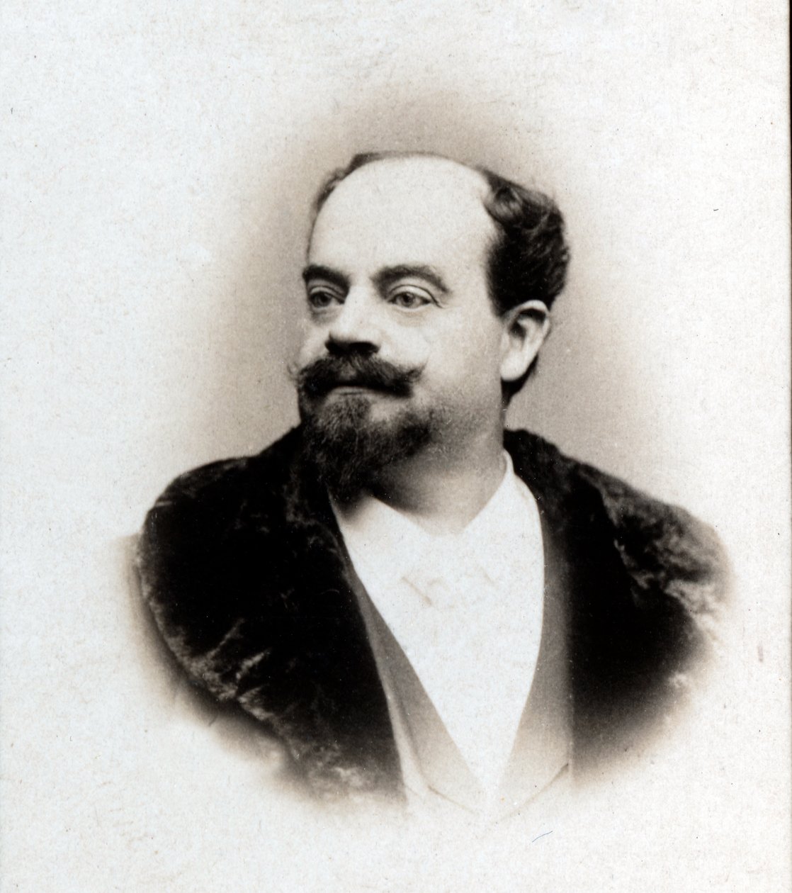 صورة لغابرييل فيرير (1847-1914) ، رسام فرنسي. بواسطة مصور فرنسي