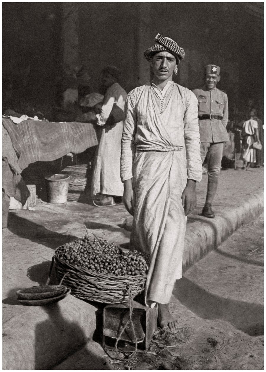 تجارة صغيرة لا تحقق مكاسب تذكر ، العراق ، 1925. بواسطة كريم