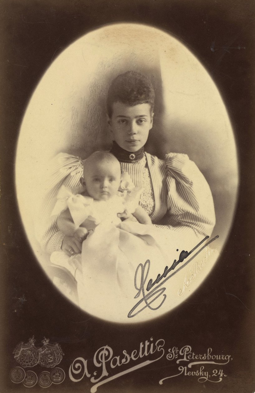 Xenia Alexandrovna de Russie et sa fille، la princesse Irina Alexandrovna - الدوقة الكبرى Xenia Alexandrovna of Russia (1875-1960) مع الابنة Irina Alexandrovna (1895-1970) ، بواسطة استوديو الصور A. Pasetti. صور الألبومين بواسطة أ. باسيتي استوديو الصور