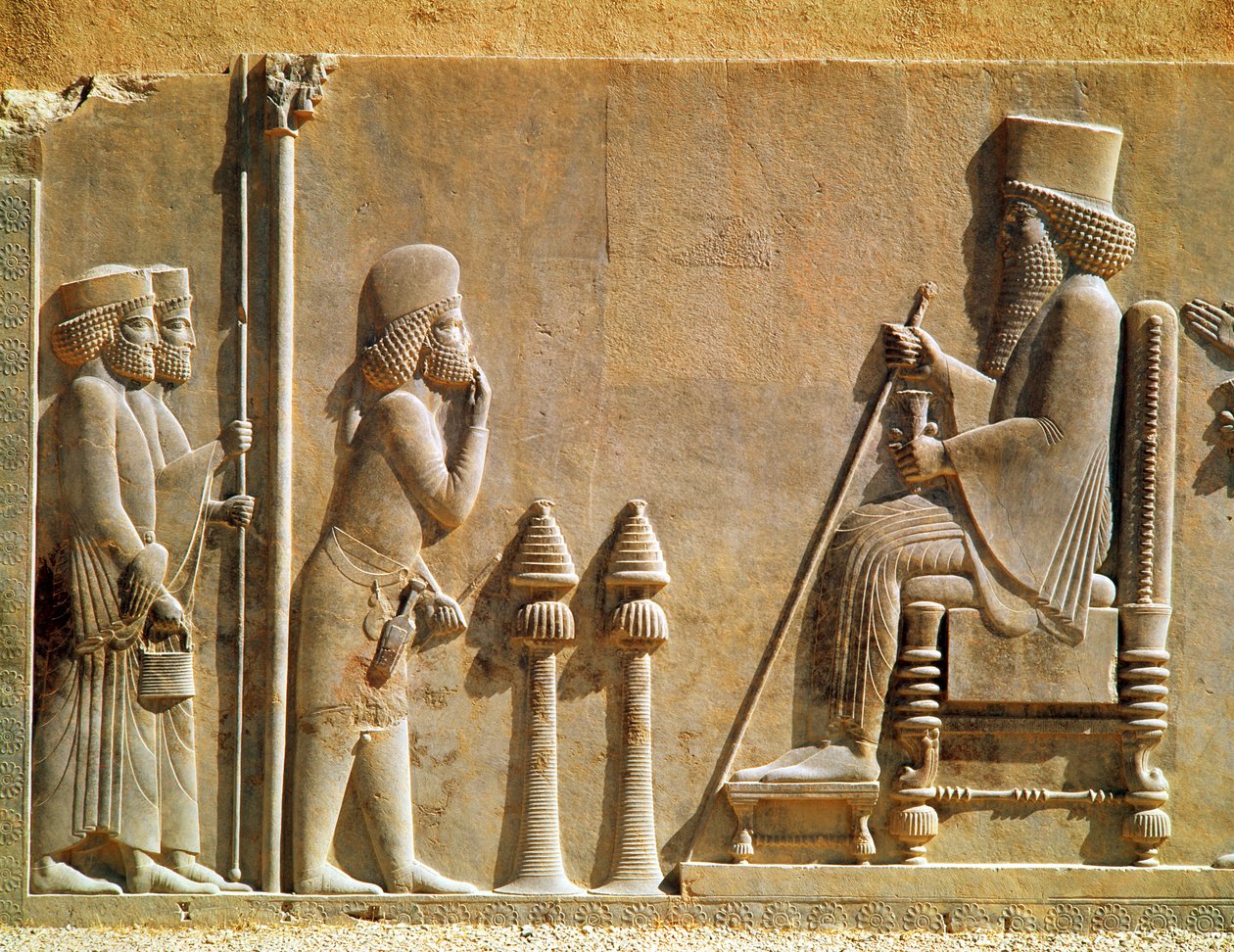 ضابط متوسط يشيد بالملك داريوس الأول (c.550-486 قبل الميلاد) من الخزانة ، c.515 قبل الميلاد (الحجر الجيري) (انظر أيضًا 279364) بواسطة الأخمينية