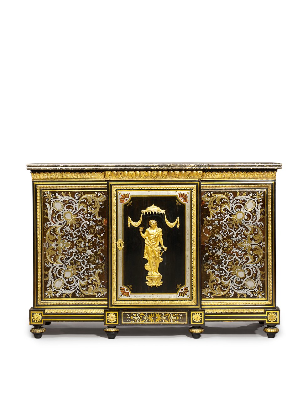 خزانة جانبية Louis XVI ، بتكليف من Marchand-Mercier Claude-Francois Julliot ، تتضمن ألواح خشبية مطعمة من Louis XIV ، حوالي 1775-1800 (مركبة أورمولو ، نحاسية وبيوتر مطعمة بخشب الأبنوس وسلحفاة) بواسطة آدم (Attr. To) Weisweiler