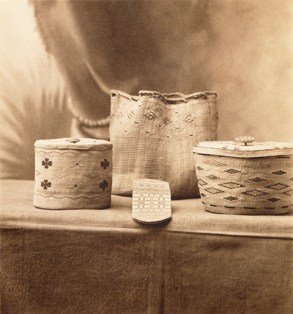 سلال أمريكية أصلية بواسطة AC Vroman ، c.1898 (طباعة البلاتين) بواسطة آدم كلارك فرومان