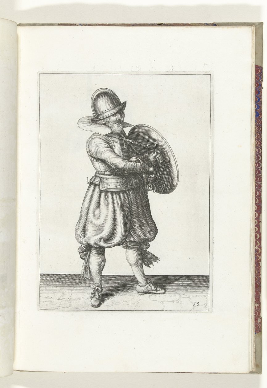 التمرين بالدرع والرمح: الجندي يسحب سيفه من خلف درعه (رقم 18) ، 1618 The Nassausche Wapen-Handelinge، van Schilt، Spies، Rappier ende Targe: يصور بالشكل ، ويظهر بعد الترتيب الجديد [لـ] (...) Maurits v بواسطة آدم فان برين