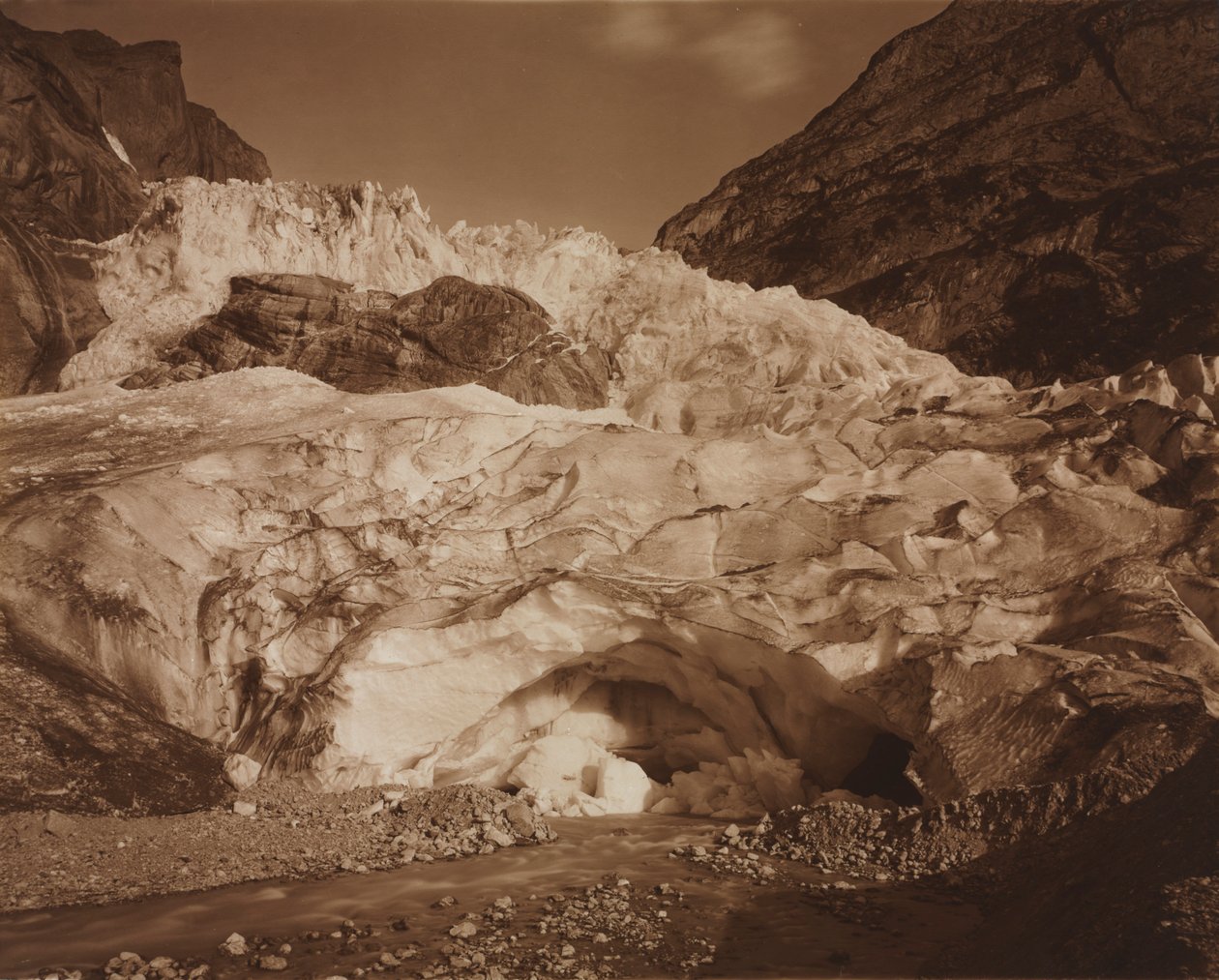 سويسرا. Grindelwald ، الجليدي العلوي ، مصدر اللوتشين ، 1875-1877. بواسطة أدولف براون