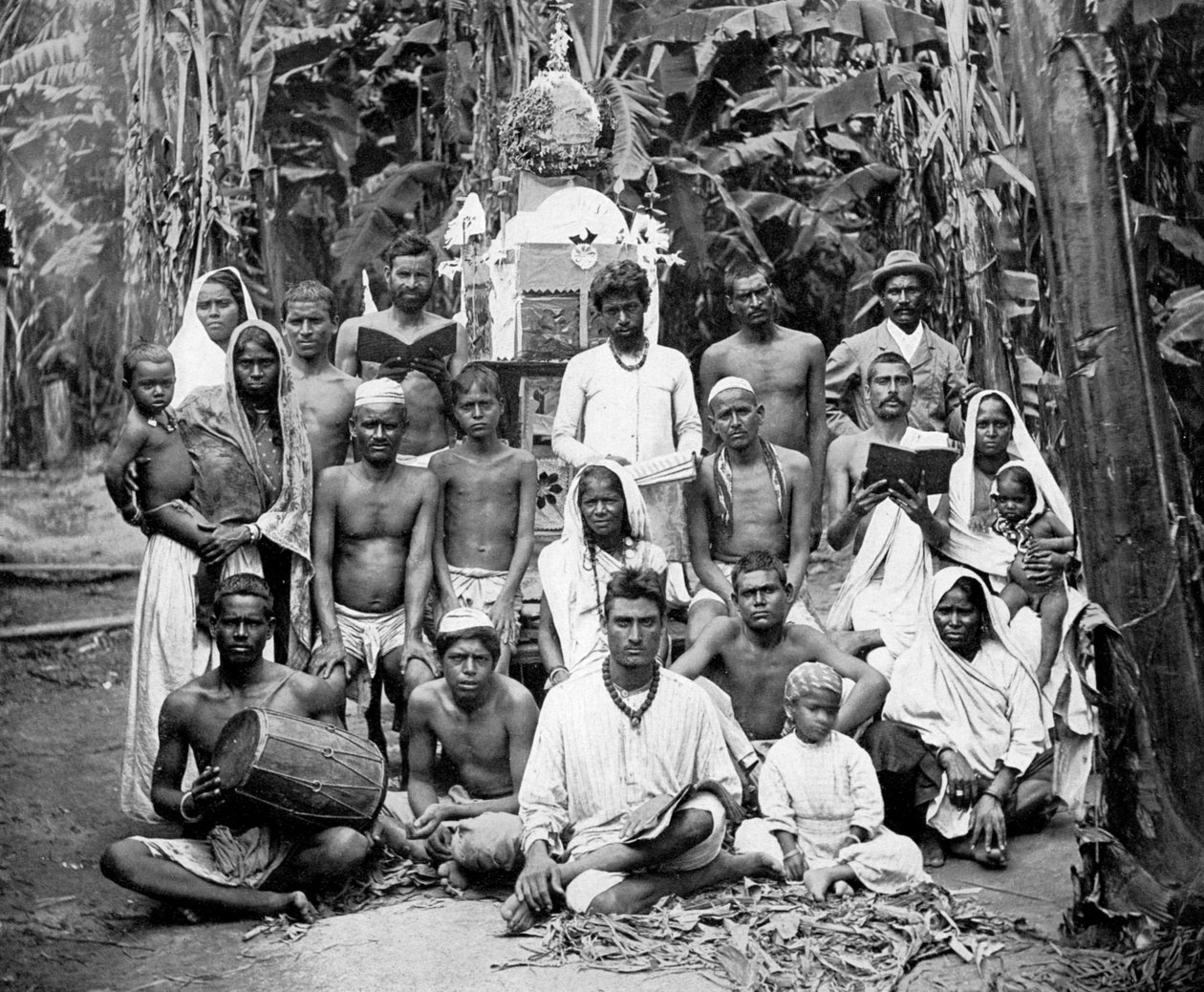 Coolies في العبادة ، جامايكا ، c1905. بواسطة أدولف دوبيرلي وابنه