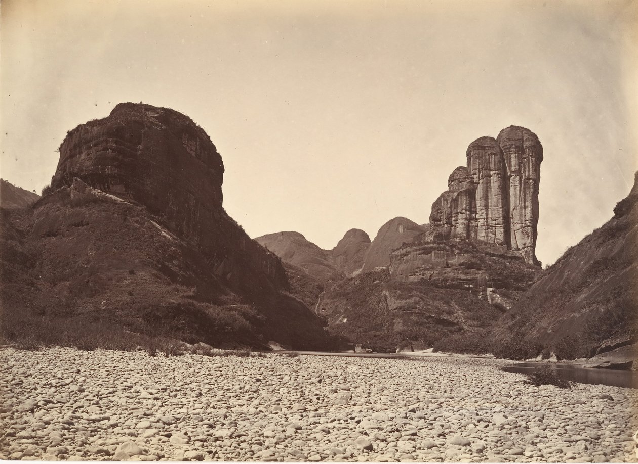 Piled Stone Mountain بالقرب من Sing Chang ، كاليفورنيا. 1869. بواسطة أفونغ لاي