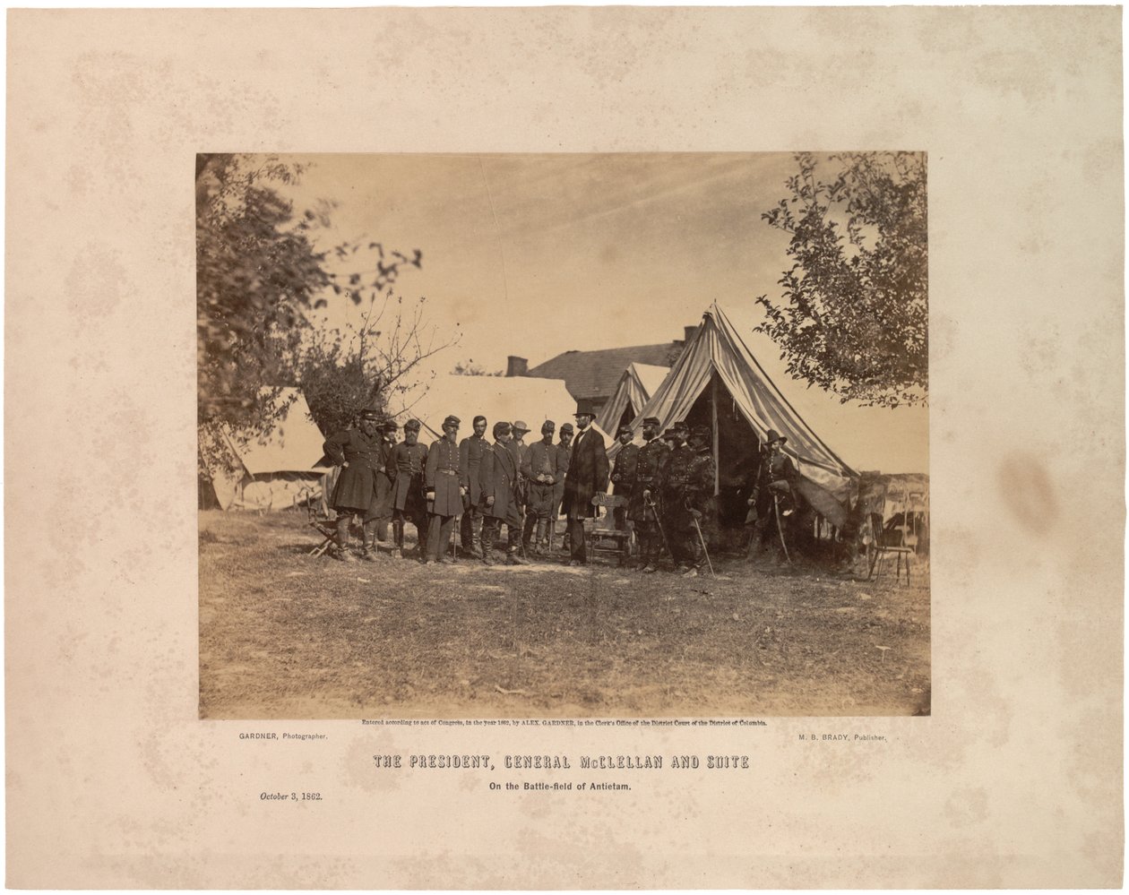 الرئيس والجنرال ماكليلان وجناحه في ... أنتيتام ، 3 أكتوبر 1862 (صورة بني داكن) بواسطة الكسندر جاردنر
