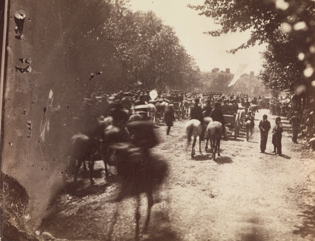 [استعراض الجيش الكبير ، شارع بنسلفانيا ، واشنطن] ، 23 أو 24 مايو ، 1865. بواسطة الكسندر جاردنر