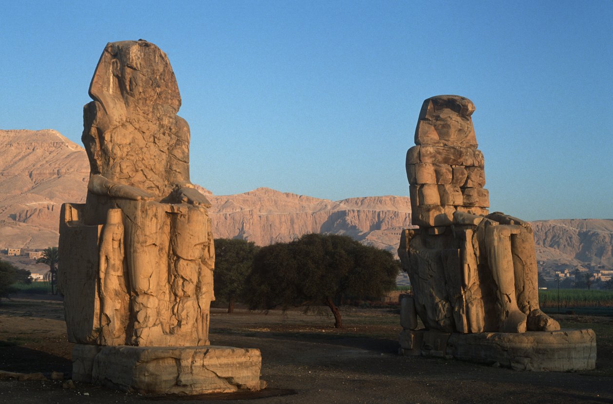 Egypt, ancient Thebes, statues of Amenhotep III Colossi of Memnon بواسطة الكسندر جبرائيل (بعد) ديكامبس