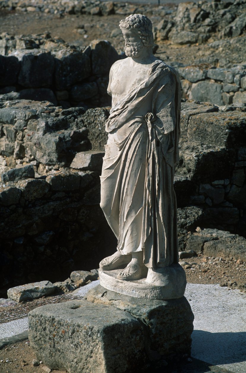 Spain, Catalonia, La Escala, Greek Ampurias, Statue of Asclepius بواسطة الكسندر جبرائيل (بعد) ديكامبس