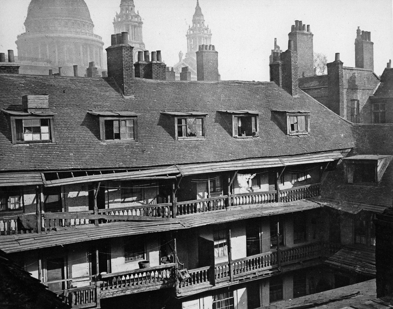 The Oxford Arms ، Warwick Lane ، 1875 بواسطة ألفريد وجون بول