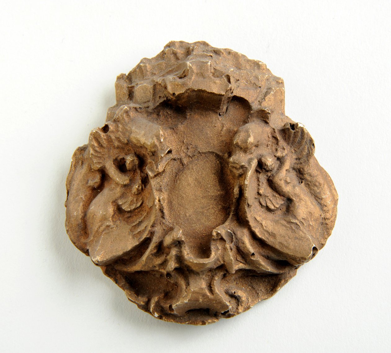 Maquette for a Key Bow with a Allegory of Love (جص برونزي) بواسطة ألفريد جيلبرت