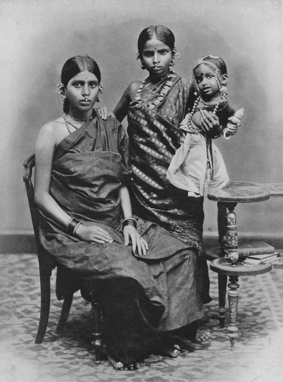 التاميل للسيدات مع الزخارف البعيدة والتو ، c1890 ، 1910 بواسطة لوحة ألفريد ويليام أماندوس