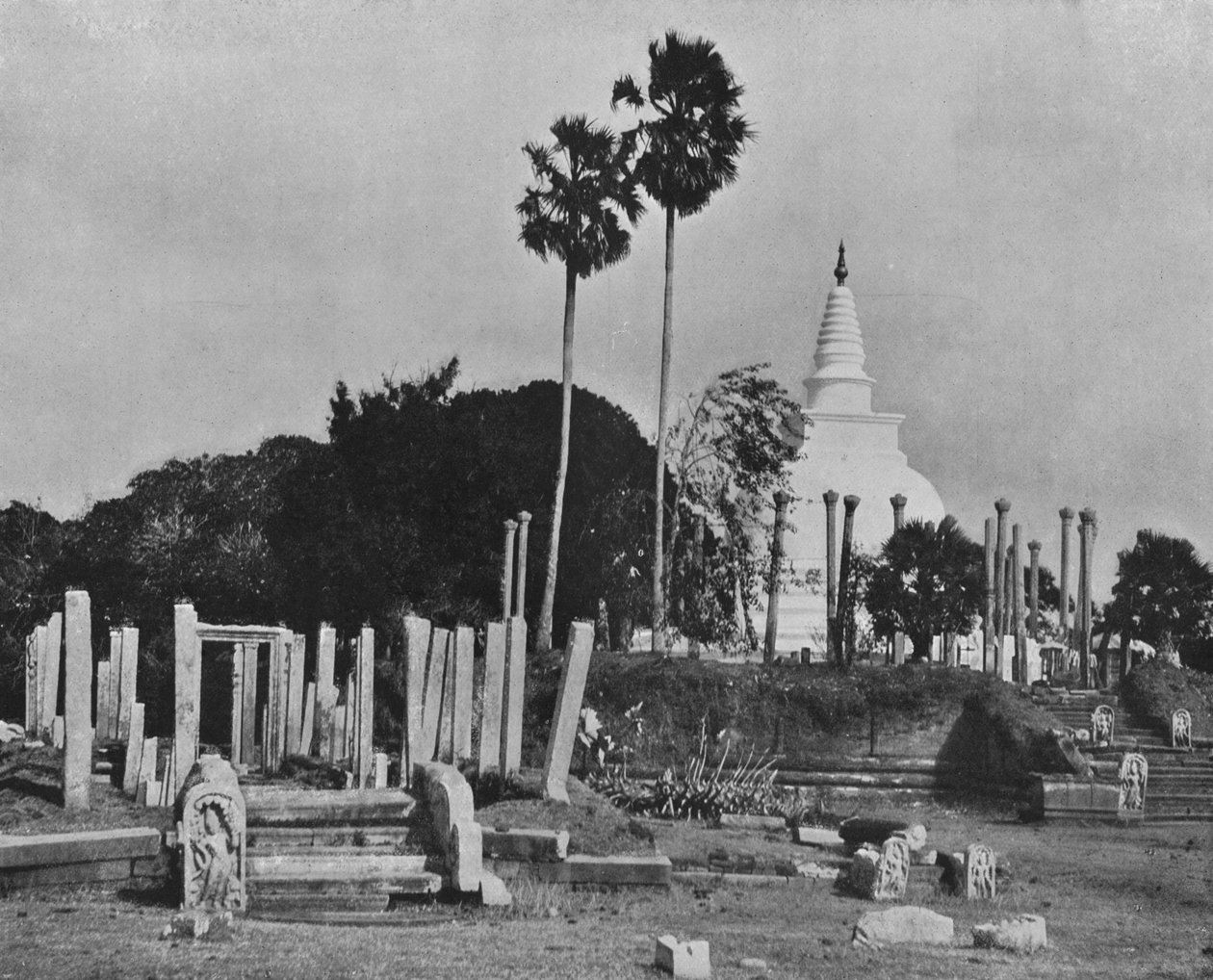 مدن أنورادهابورا المدمرة. Thuparama Dagoba ، c1890 ، 1910 بواسطة لوحة ألفريد ويليام أماندوس