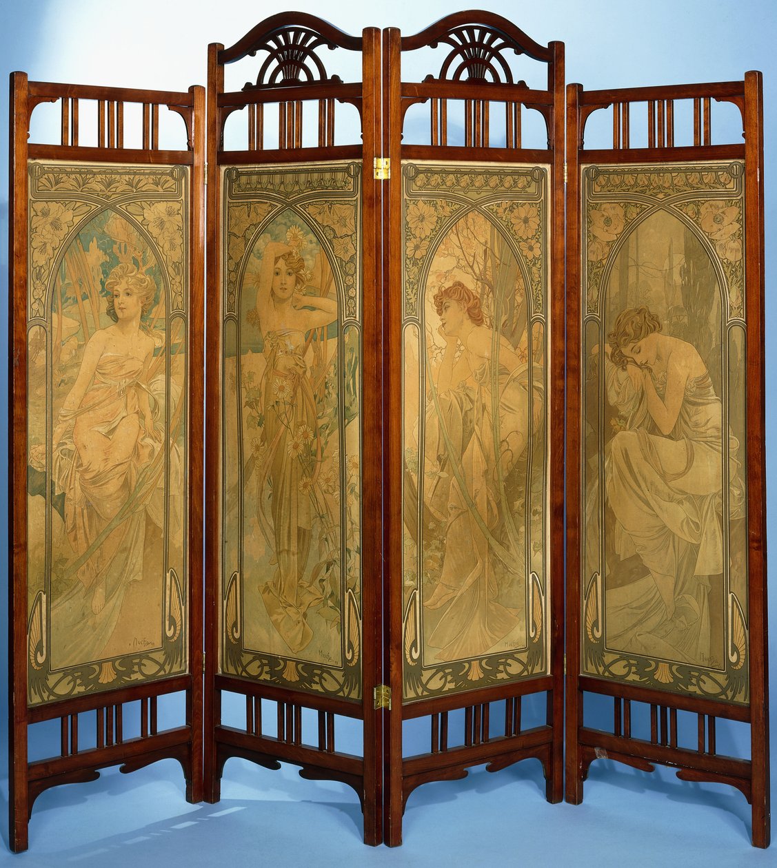 شاشة من طراز Art Nouveau ، لوحات مزينة بسلسلة "Les Heures du Jour" ، التي تضم Eveil Matin و Eclat du Jour و Reverie du Soir و Repos de la Nuit ، 1899 بواسطة ألفونس موشا