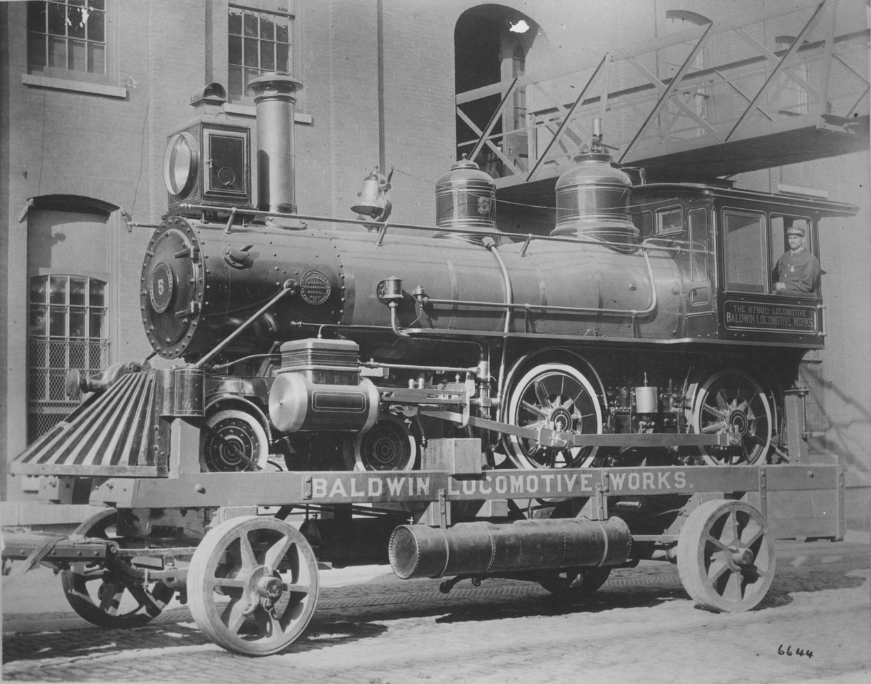 Baldwin Locomotive Works ، معرض الحرف ، الاحتفال الدستوري المئوية ، فيلادلفيا ، بنسلفانيا ، 1887 بواسطة مصور أمريكي