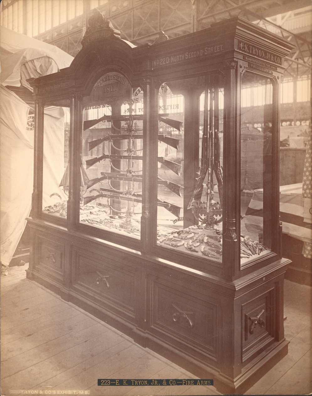 EK Tryon Jr. und Co. Firearms، Philadelphia Centennial Exposition، 1876 (طبعة زيلية) بواسطة مصور أمريكي