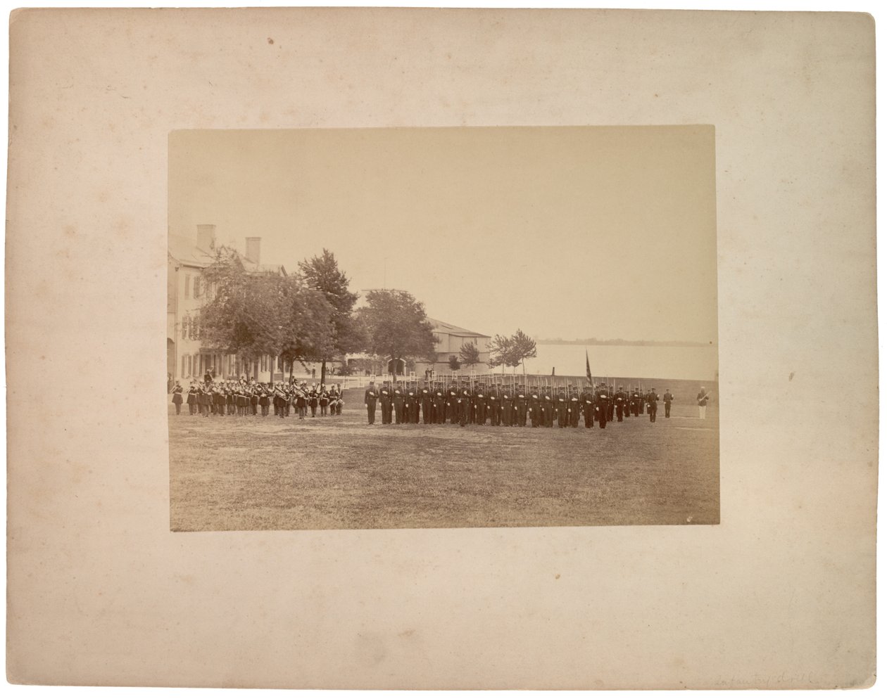 حفر المشاة ، 1870 (صورة بني داكن) بواسطة مصور أمريكي