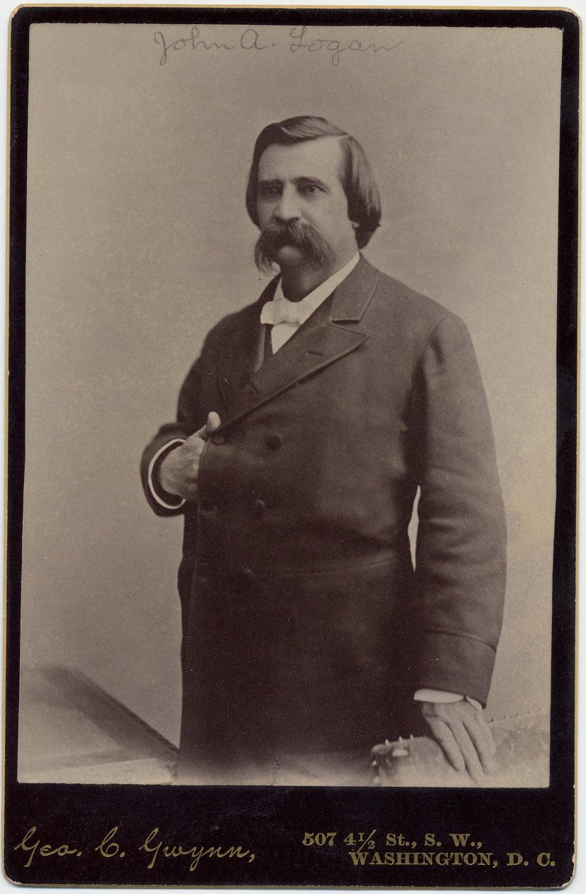 جون ألكسندر لوجان (1826-1886) ، عضو مجلس الشيوخ الأمريكي وجنرال جيش الاتحاد ؛ تصوير جورج سي جوين ، واشنطن العاصمة (صورة زخرفية) بواسطة مصور أمريكي