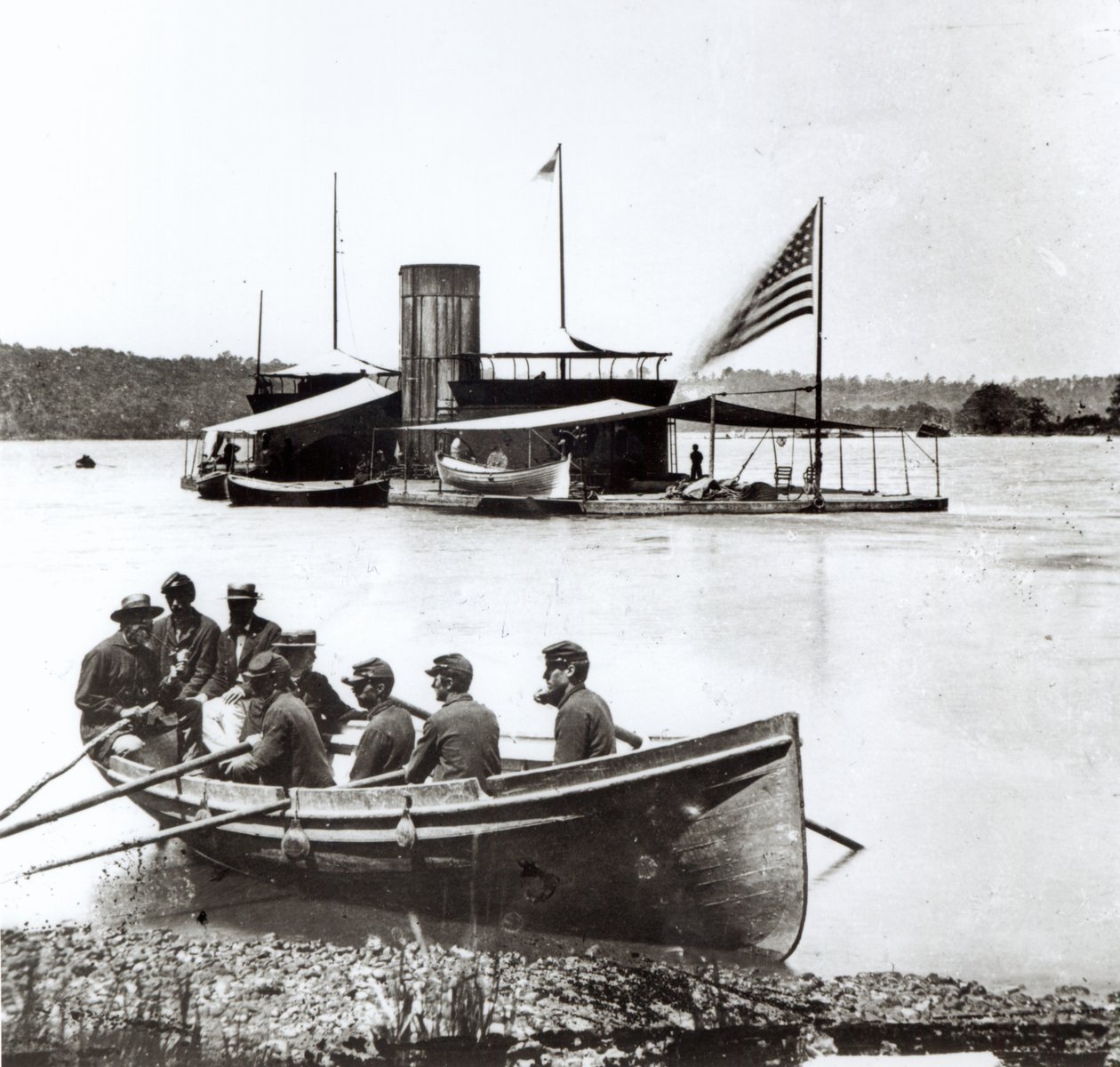 ال USS Onondaga على نهر جيمس ، فيرجينيا في عام 1864 بواسطة مصور أمريكي