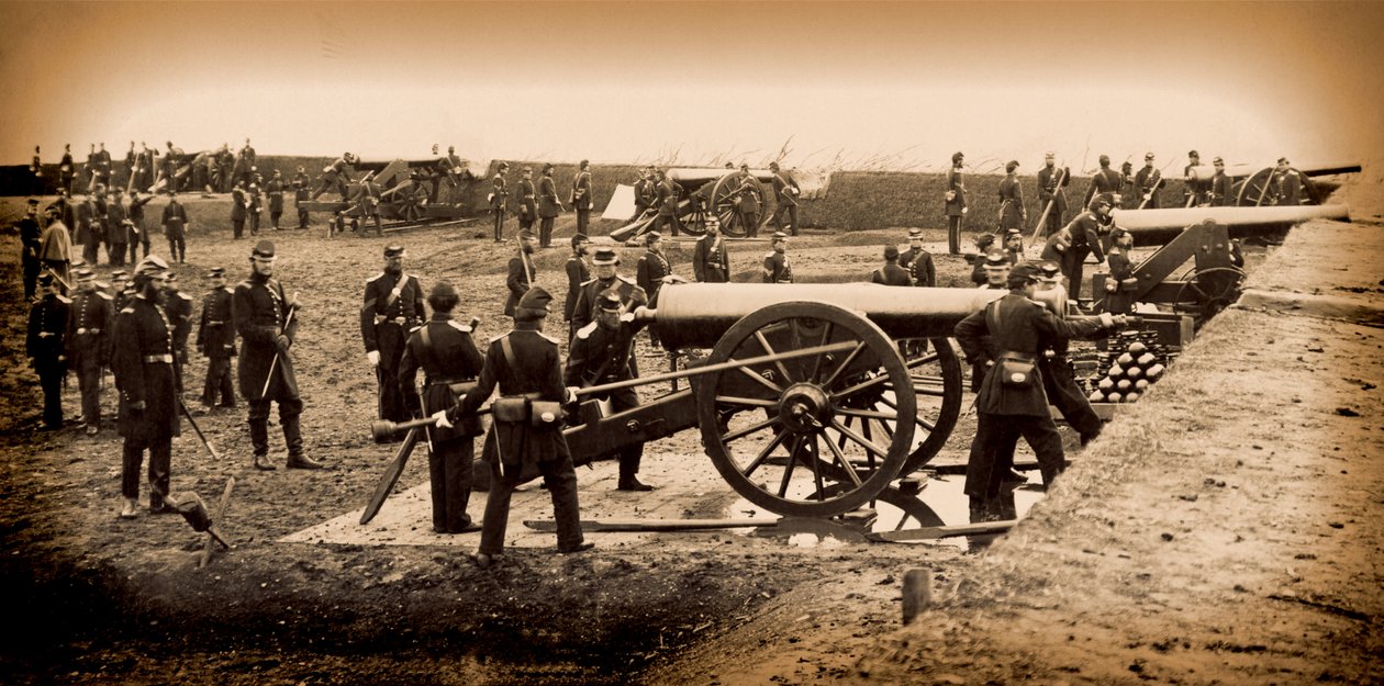 أول كونيتيكت مدفعية ثقيلة مدفعية في فورت ريتشاردسون ، أواخر عام 1861 بواسطة مصور أمريكي