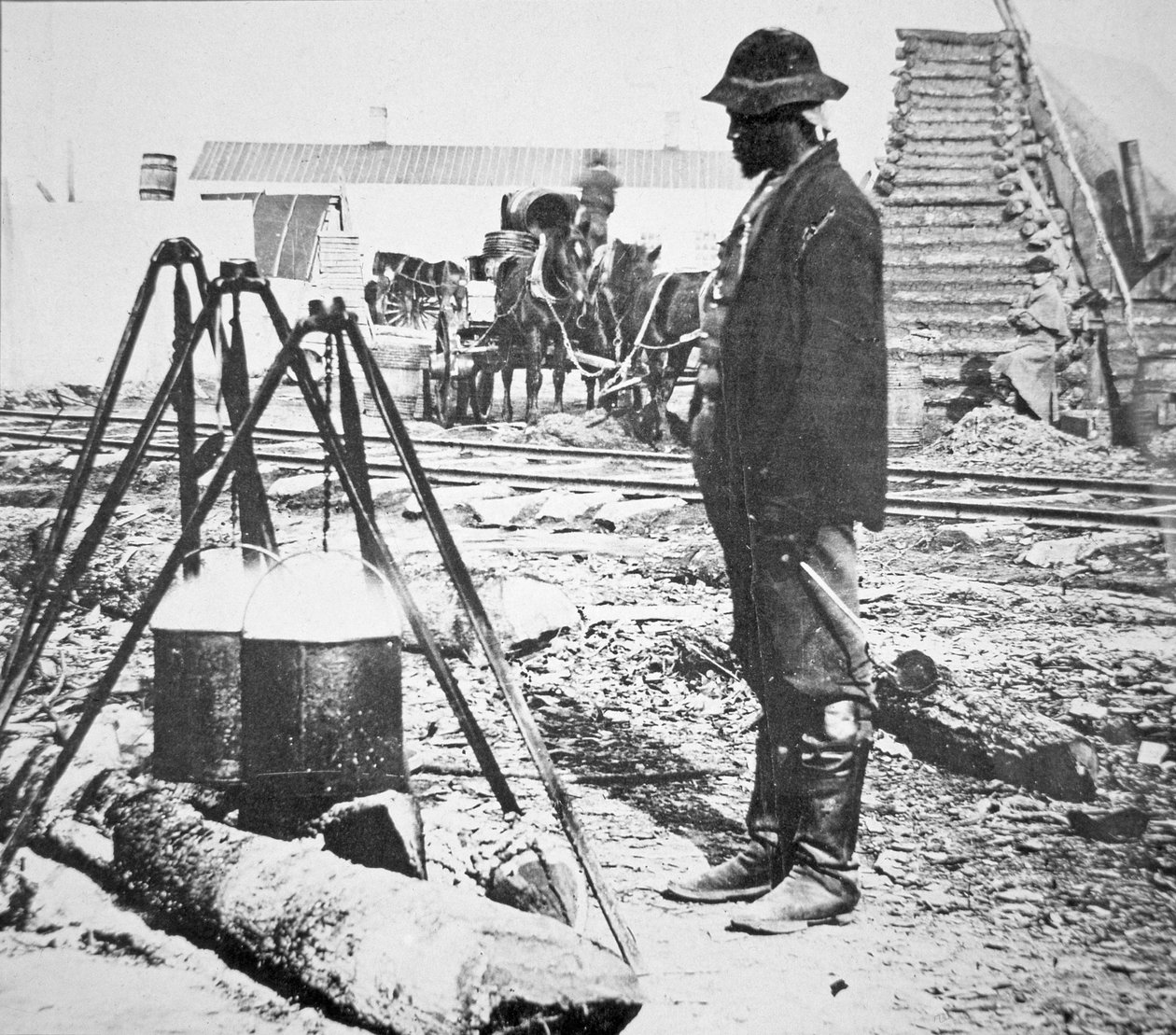 A black cook at a Union Army camp during the American Civil War (1861-65) (b/w photo) بواسطة مصور أمريكي