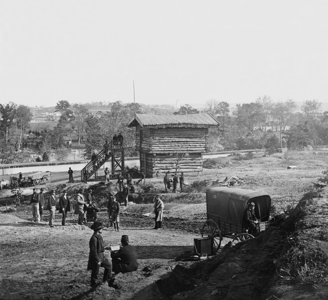Blockhouse بالقرب من Fort Haggerty على طريق أرلينغتون ريدج ، فرجينيا ، مما يساعد على حماية جسر Aqueduct ، c.1862 بواسطة مصور أمريكي