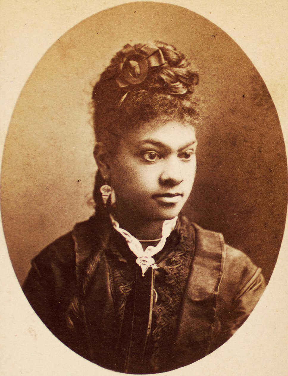 Carte de visite of the American-African woman، c.1870 بواسطة مصور أمريكي
