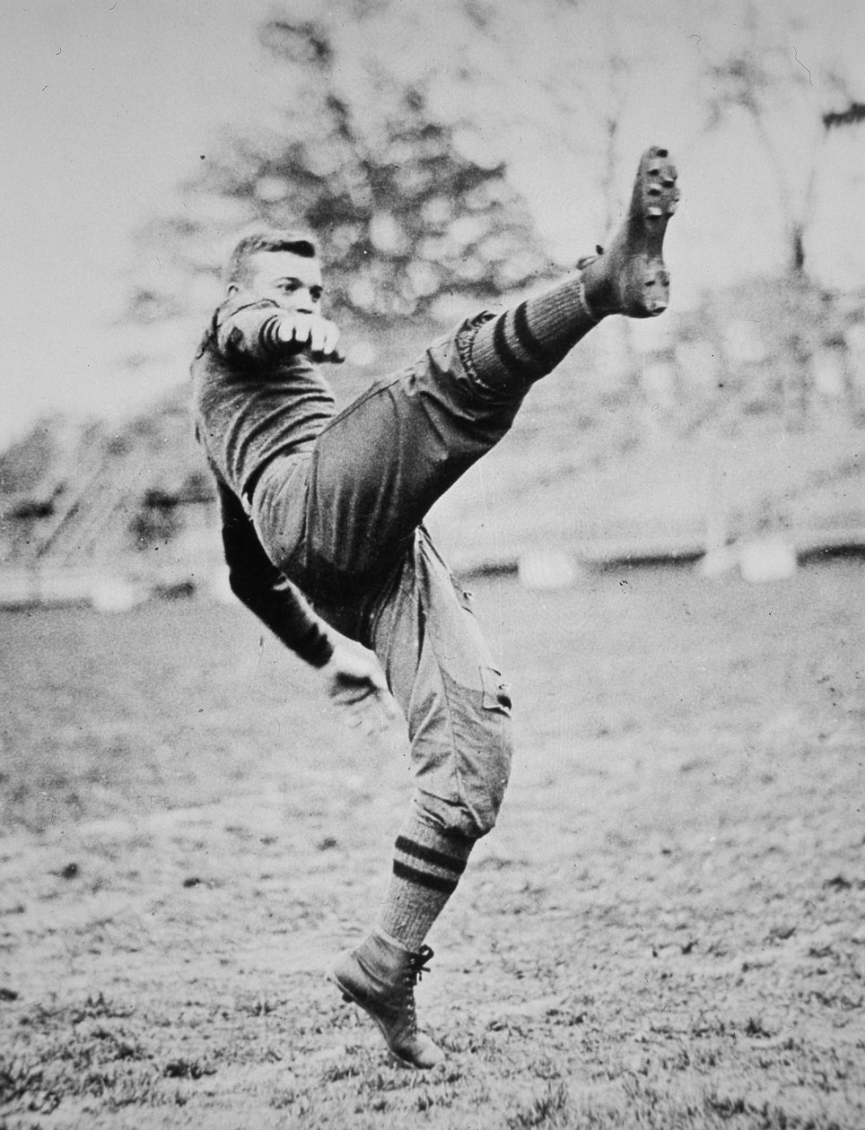 Dwight D. Eisenhower as a cadet footballer at West Point Academy, New York بواسطة مصور أمريكي