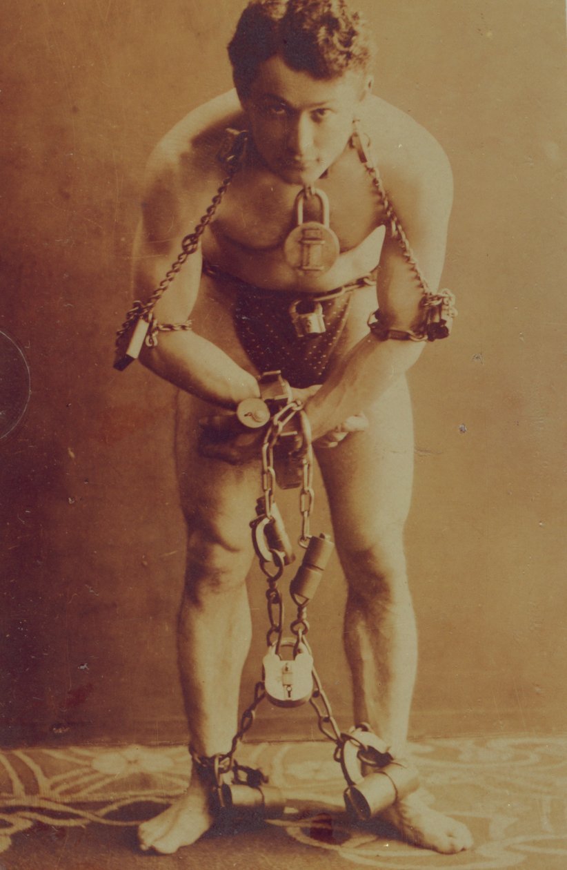 هاري هوديني في سلاسل ، 1899 بواسطة مصور أمريكي