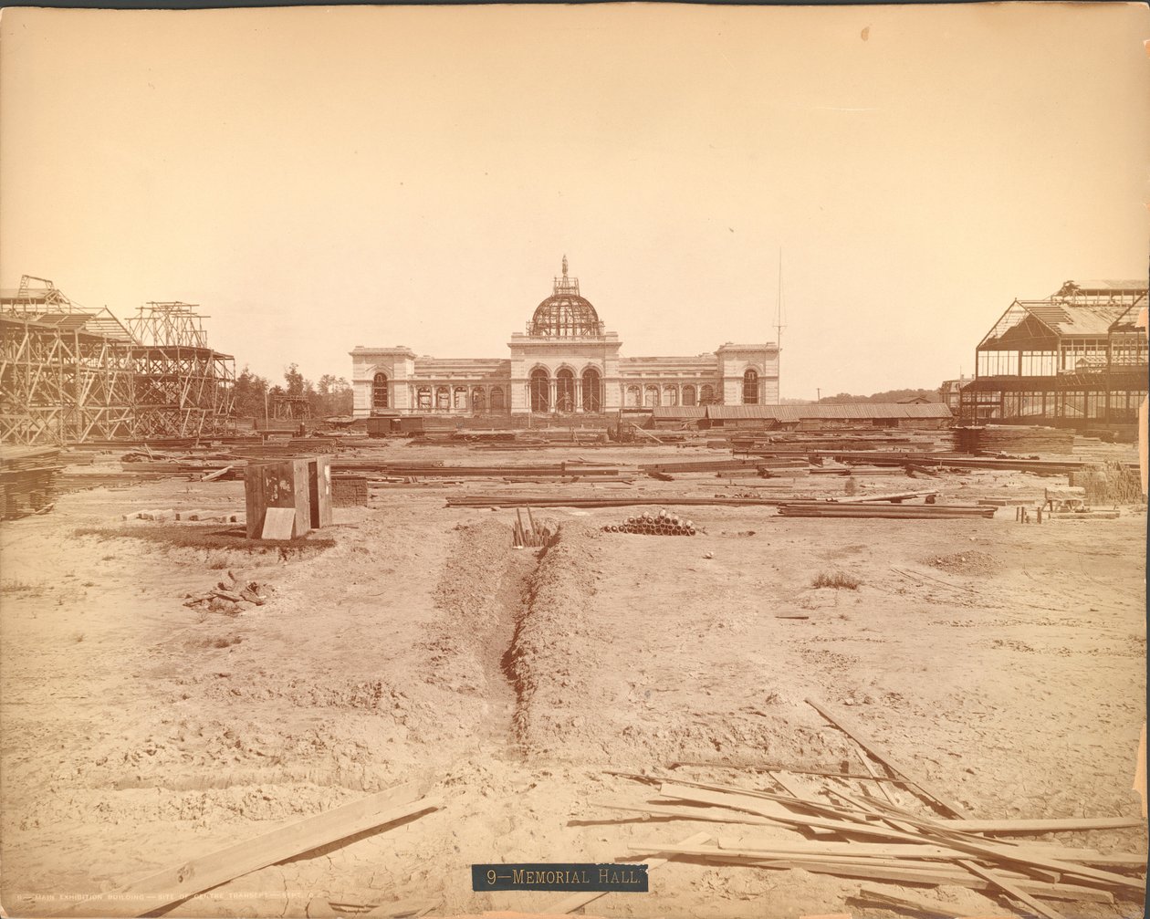 موقع بناء القاعة التذكارية ، المعرض المئوي الدولي لعام 1876 ، فيلادلفيا بواسطة مصور أمريكي