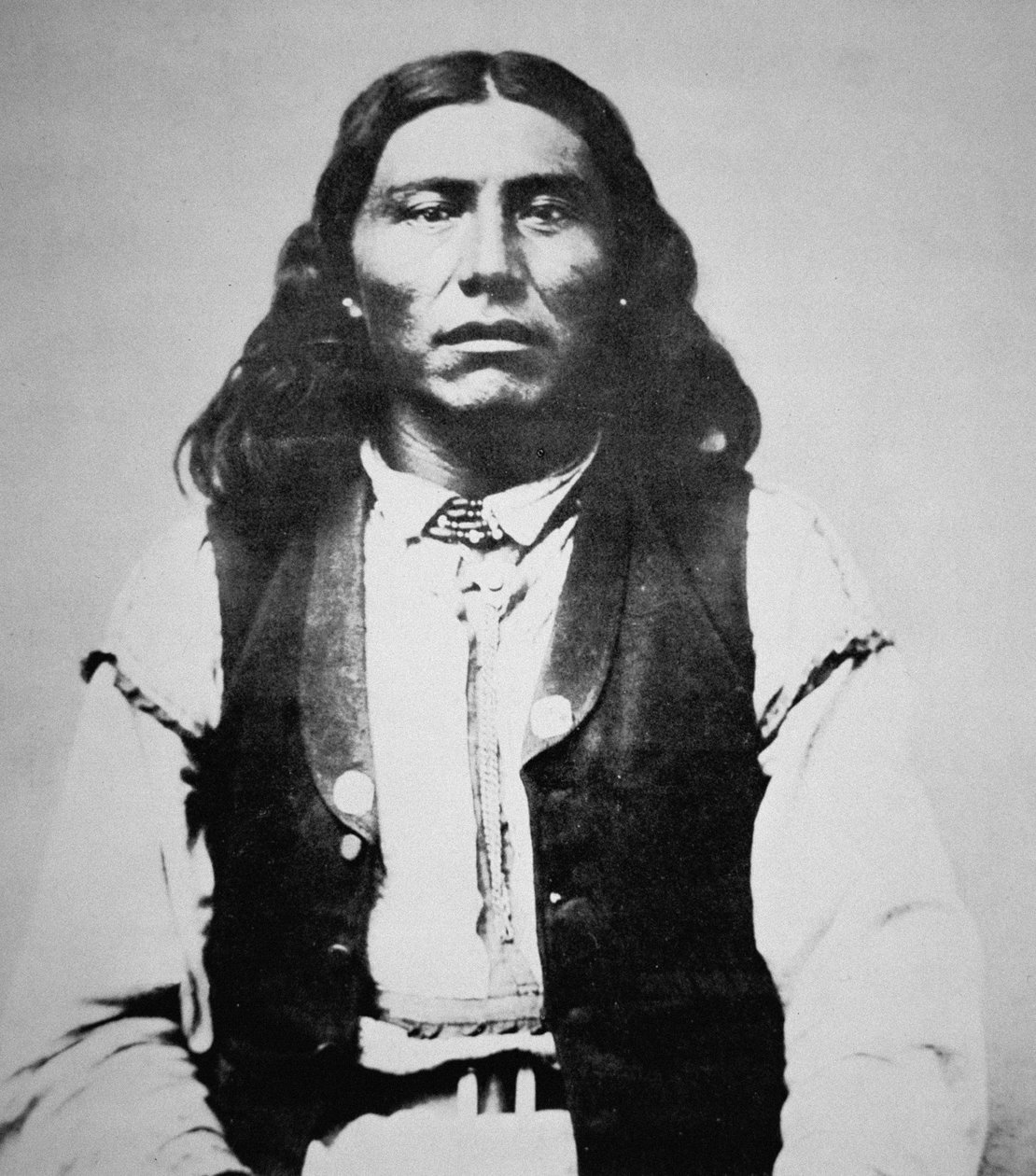 Naiche (d.1874) Chief of the Chiricahua Apaches of Arizona (b/w photo) بواسطة مصور أمريكي