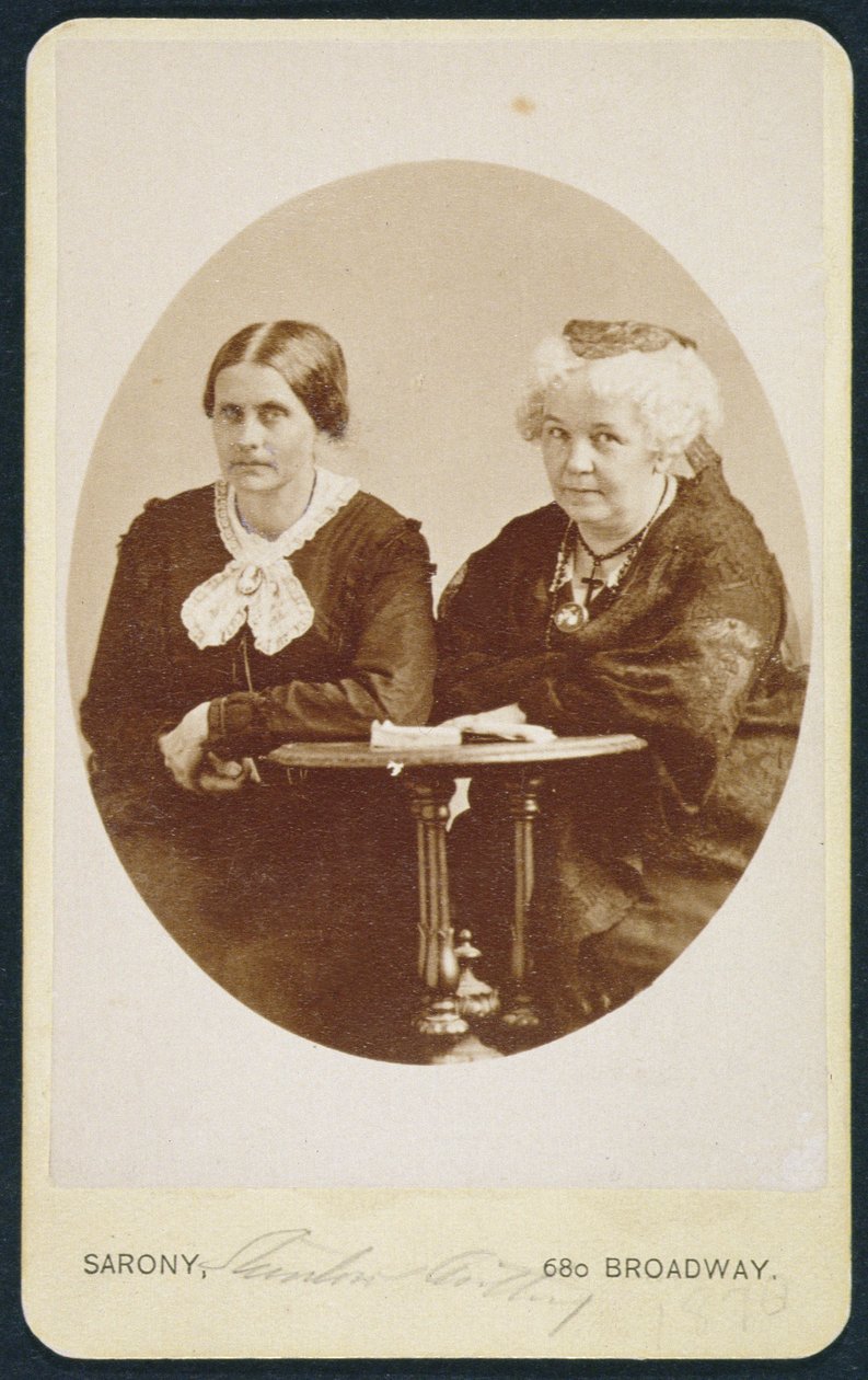 صورة إليزابيث كادي ستانتون (1815-1902) وسوزان ب. أنتوني (1820-1906) ، حوالي 1880 بواسطة مصور أمريكي